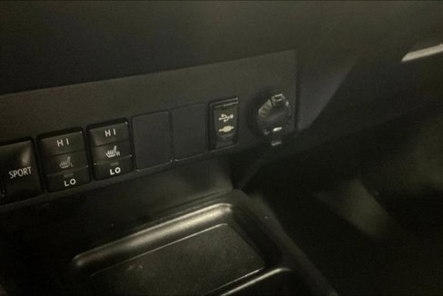 Used 2015 Toyota RAV4 Limited image 33