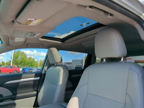 Used 2015 Toyota Highlander XLE image 15