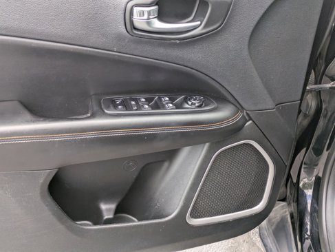 Used 2019 Jeep Compass Latitude w/ Popular Equipment Group image 15