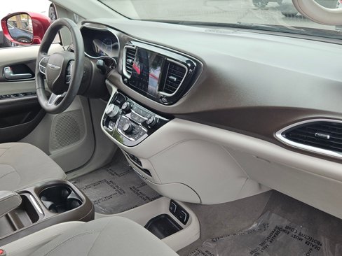 Used 2018 Chrysler Pacifica Touring Plus image 22