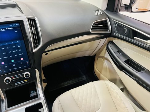 Used 2023 Ford Edge Titanium image 10