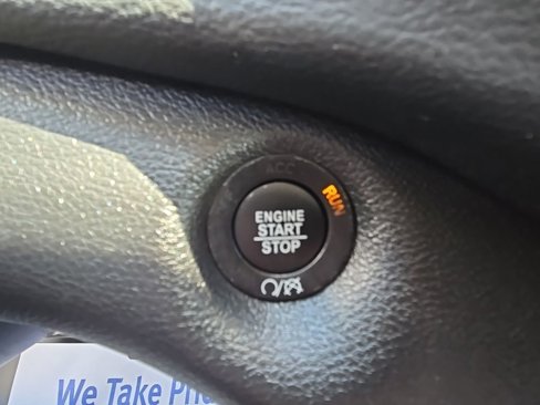 Used 2019 Jeep Cherokee Trailhawk w/ Cold Weather Group image 19