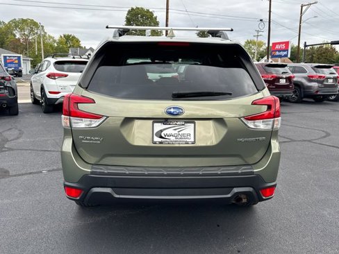 Used 2020 Subaru Forester Premium image 6
