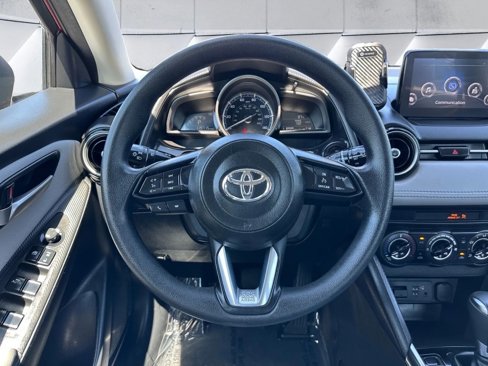 Used 2020 Toyota Yaris LE image 15
