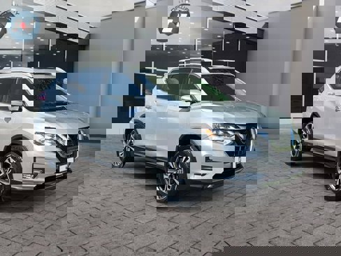 Used 2018 Nissan Rogue SL w/ Premium Package image 7