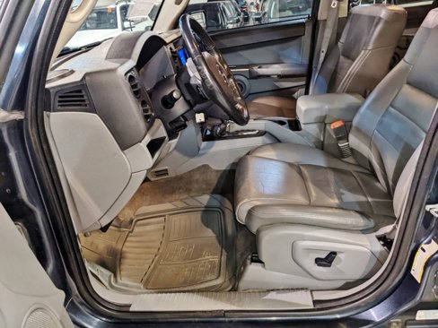 Used 2007 Jeep Commander Sport image 14
