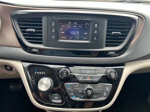 Used 2017 Chrysler Pacifica LX image 18