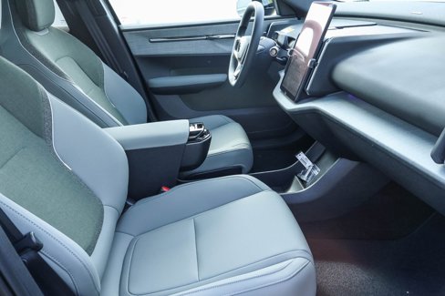New 2025 Volvo EX30 Plus image 17