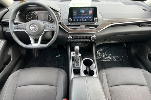 Used 2024 Nissan Altima 2.5 SV image 10