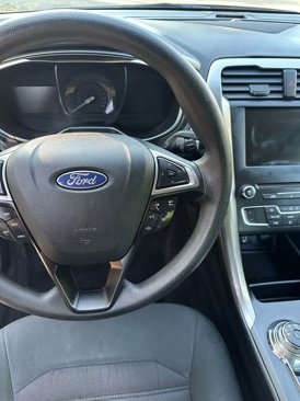 Used 2017 Ford Fusion SE w/ Fusion SE Technology Package image 31