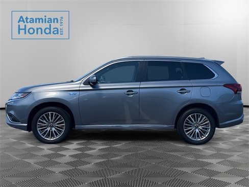 Used 2022 Mitsubishi Outlander LE image 2