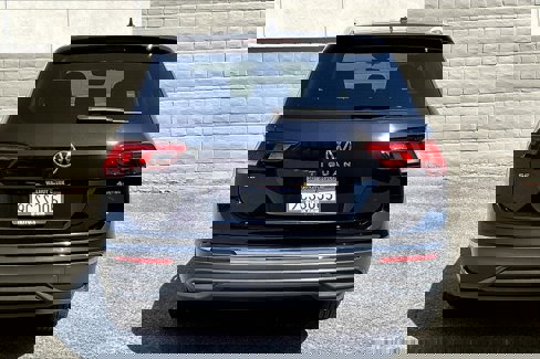 Certified 2022 Volkswagen Tiguan SE w/ Panoramic Sunroof Package image 3
