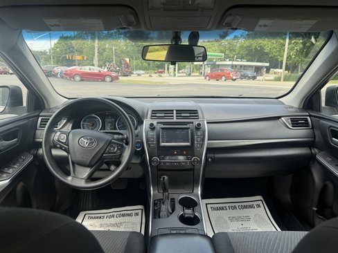 Used 2015 Toyota Camry LE image 23