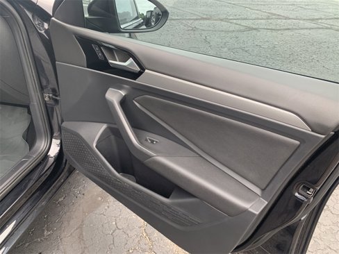 Used 2019 Volkswagen Jetta R-Line w/ R-Line Cold Weather Package image 11
