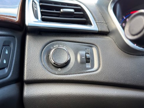 Used 2016 Cadillac SRX Luxury image 18