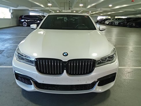 Used 2017 BMW 750i image 4