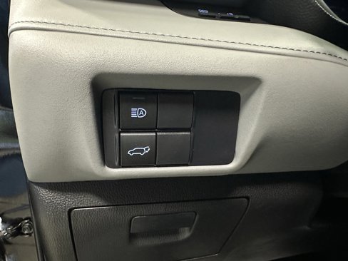 Used 2021 Toyota Highlander LE image 14