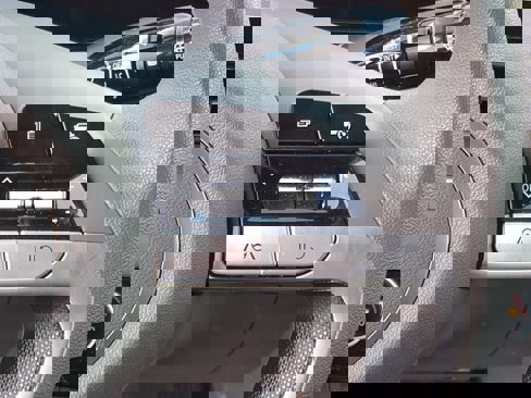 Certified 2024 Hyundai Elantra SEL image 18