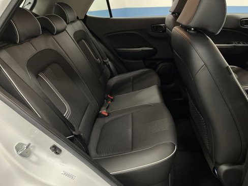 Used 2023 Hyundai Venue Limited image 30