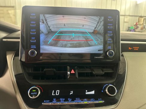 Used 2021 Toyota Corolla LE image 18
