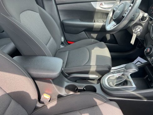 Used 2022 Kia Forte LXS image 28