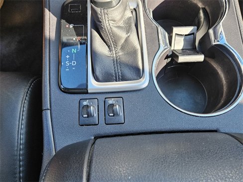 Used 2018 Toyota Highlander SE image 25