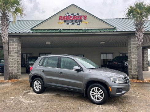 Used 2016 Volkswagen Tiguan S image 1