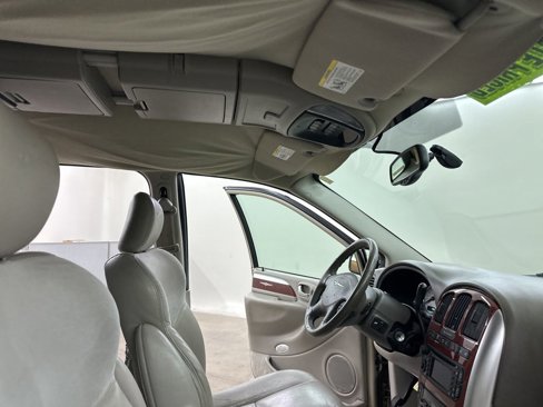 Used 2005 Chrysler Town & Country Limited image 17