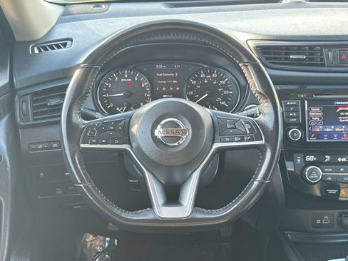Used 2018 Nissan Rogue SV image 14