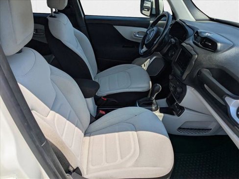 Used 2018 Jeep Renegade Latitude w/ Cold Weather Group image 21