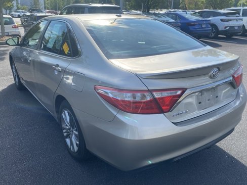 Used 2016 Toyota Camry SE image 10
