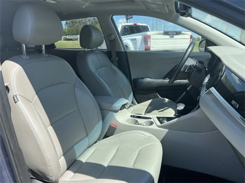 Used 2020 Kia Niro Touring image 25