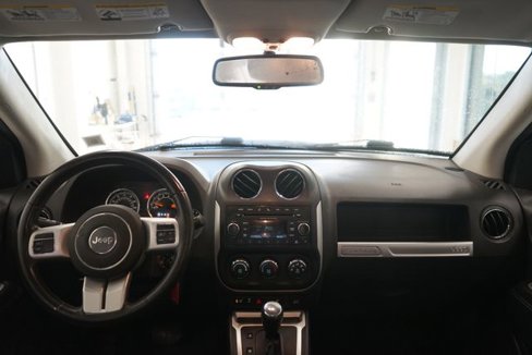 Used 2015 Jeep Compass High Altitude image 29