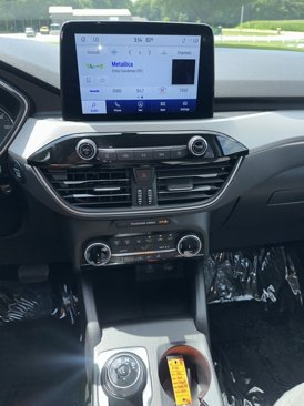 Used 2022 Ford Escape SE w/ SE Sport Appearance Package image 27