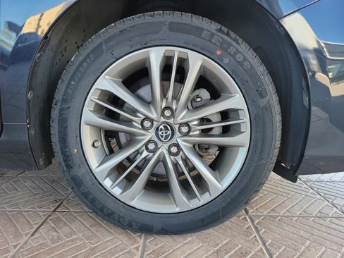 Used 2017 Toyota Camry SE image 5