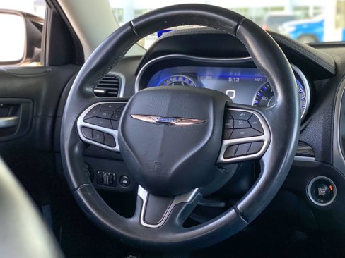 Used 2018 Chrysler 300 Touring L image 12