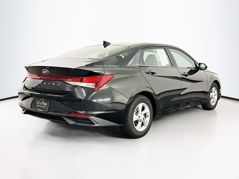 Used 2021 Hyundai Elantra SE image 9