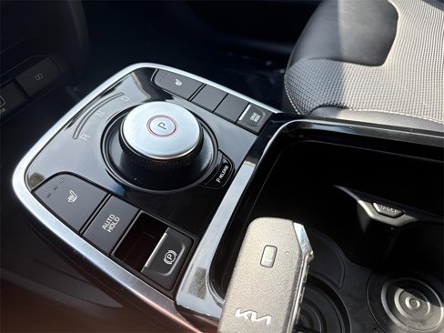Used 2022 Kia Niro EX image 26