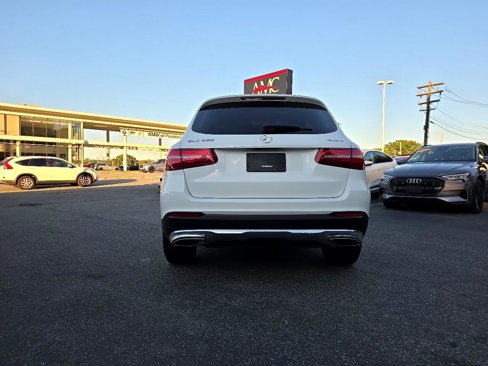 Used 2019 Mercedes-Benz GLC 300 4MATIC w/ Premium Package image 14