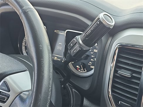 Used 2017 Nissan Titan SV image 14