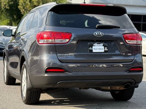 Used 2017 Kia Sorento LX image 3