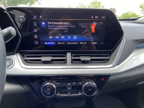 Used 2024 Chevrolet Trax LT w/ LT Convenience Package image 16