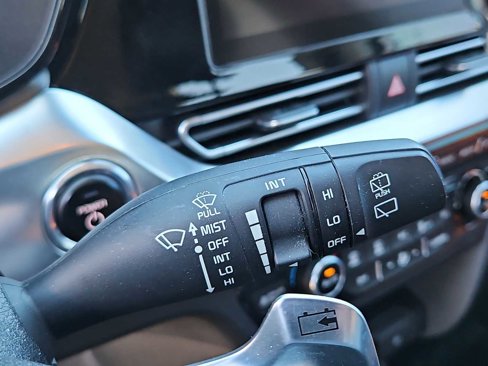Used 2022 Kia Niro EX image 25