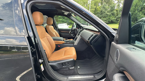 Used 2017 Land Rover Discovery HSE image 24