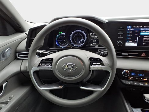 Used 2023 Hyundai Elantra Blue image 13
