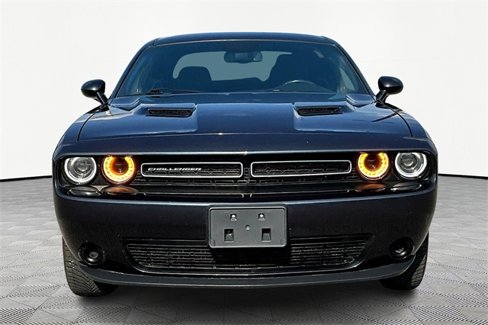 Used 2019 Dodge Challenger SXT image 2