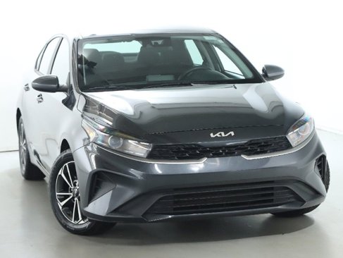 Used 2023 Kia Forte LXS image 2