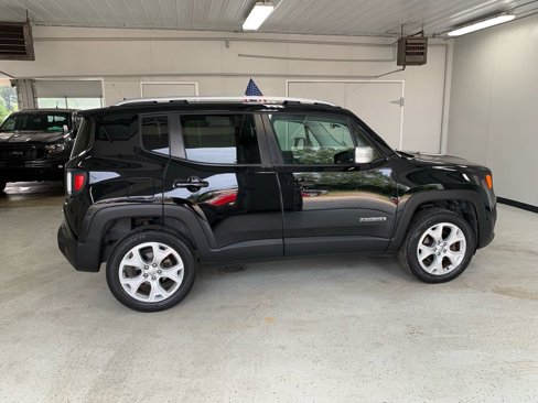 Used 2017 Jeep Renegade Limited image 9