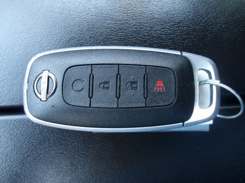 Used 2023 Nissan Rogue SV image 19
