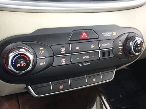 Used 2017 Kia Sorento EX image 22
